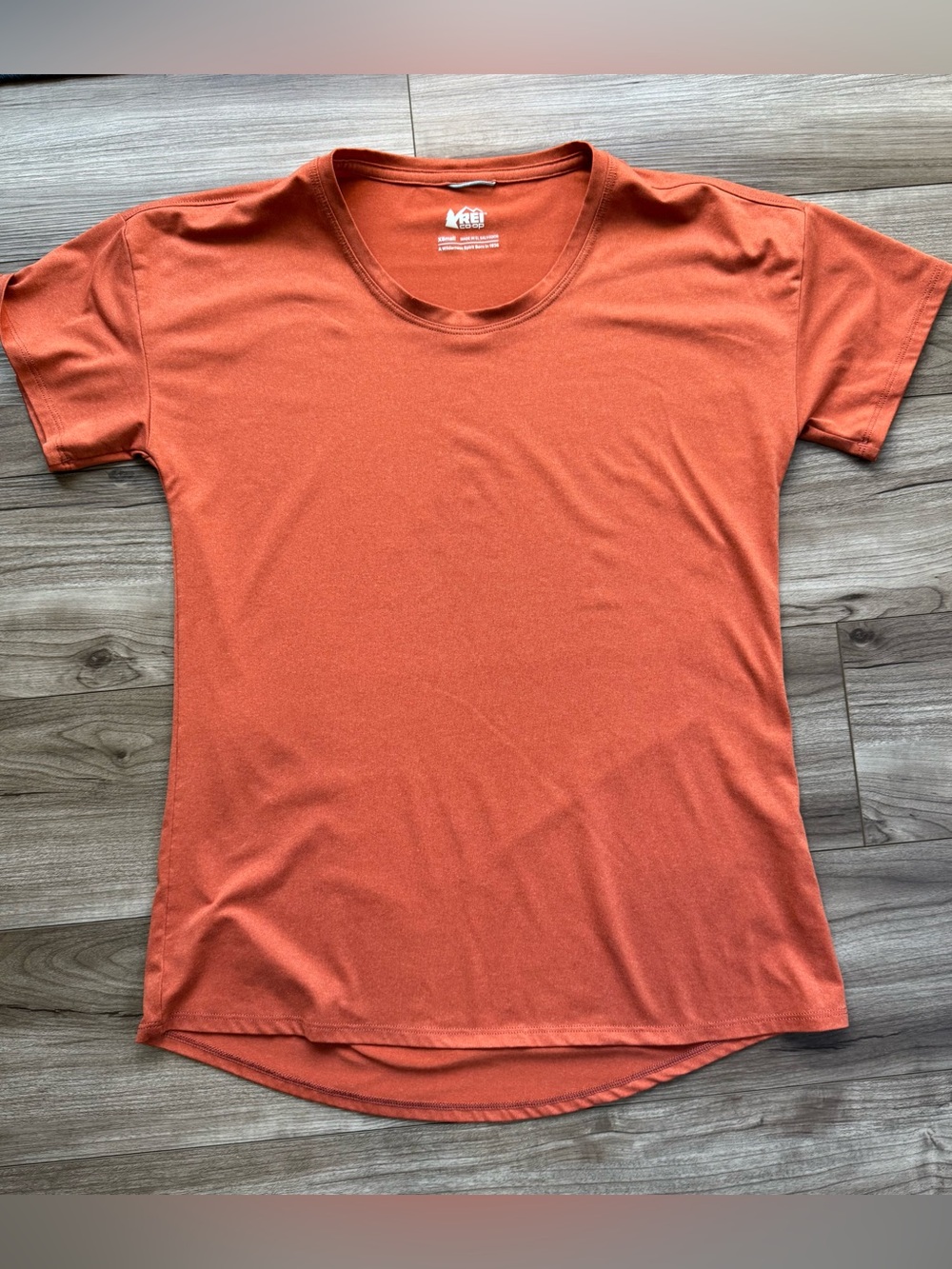 REI Co-Op Women's Small short sleeve Active Tee rust Orange scoop neck curve hem